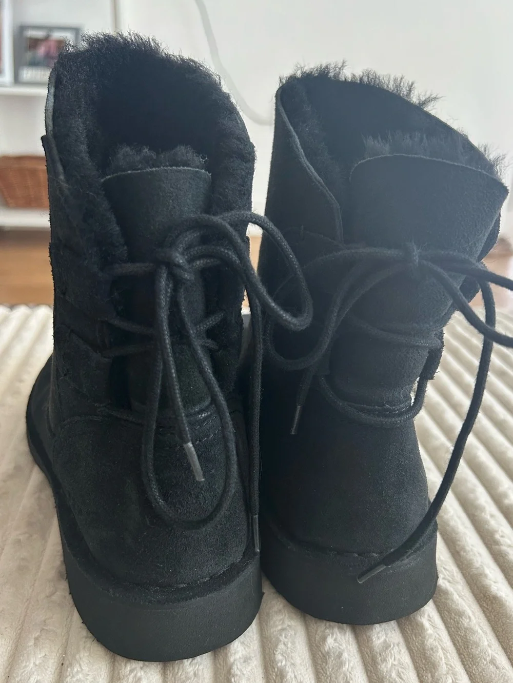 UGG Naiyah Black Suede Shearling-Lined Ankle Boots Lace Up Back Tie Sz 6